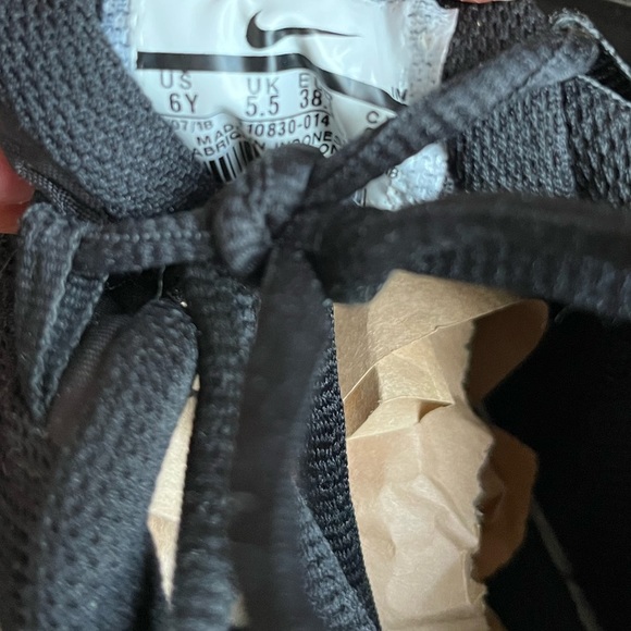 Girls Nike Air Max 95 Black Purple White - Picture 7 of 12